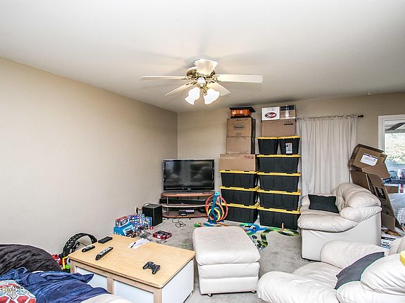 5th image of 2423 E Sweetwater Ave