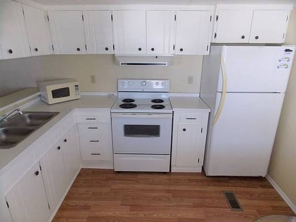 4th image of 11034 Bluebird Dr