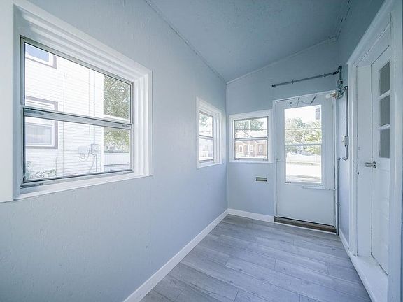 5th image of 406 S Division Ave
