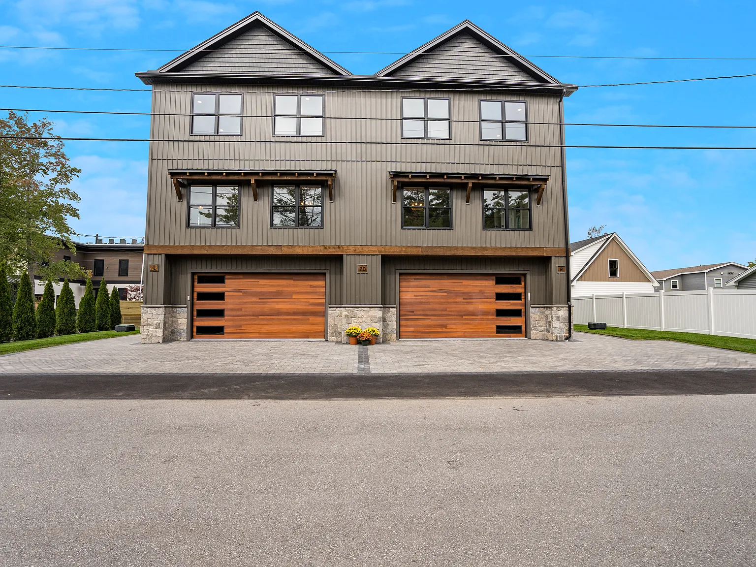 70 Sunset Dr — Photo 1
