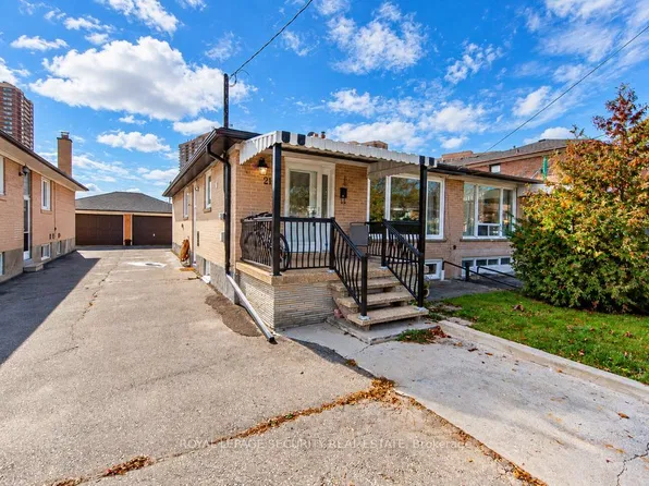 21 Neames Cres, Toronto, ON M3L 1K8
