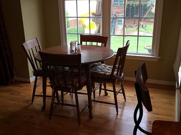 Eat-in kitchen
