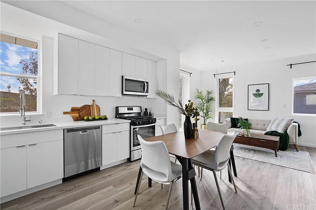 3 bed, 4.5 bath, 1737 sqft, $3,925 — Photo 4
