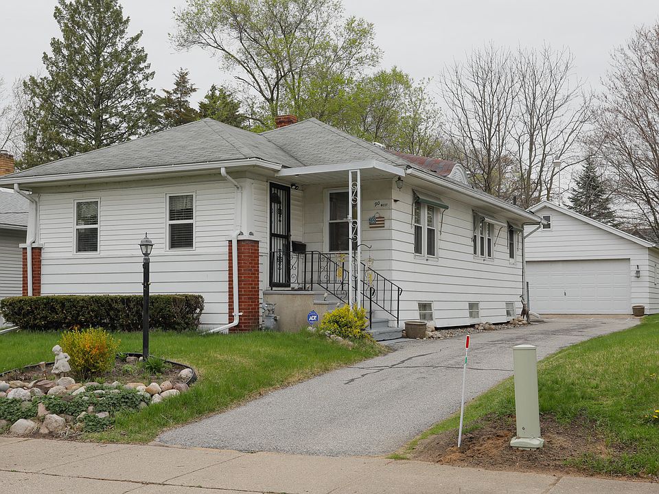 1st image of 90 Kingman Ave W
