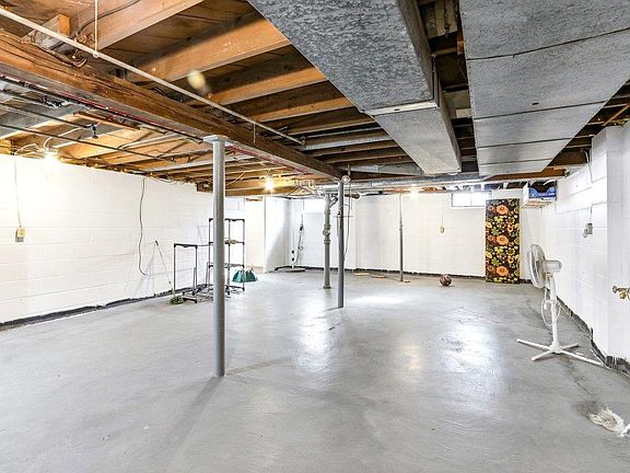 5th image of 2402 Van Buren St