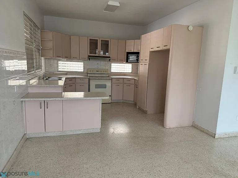 314 Manuel F Rossy — Photo 8