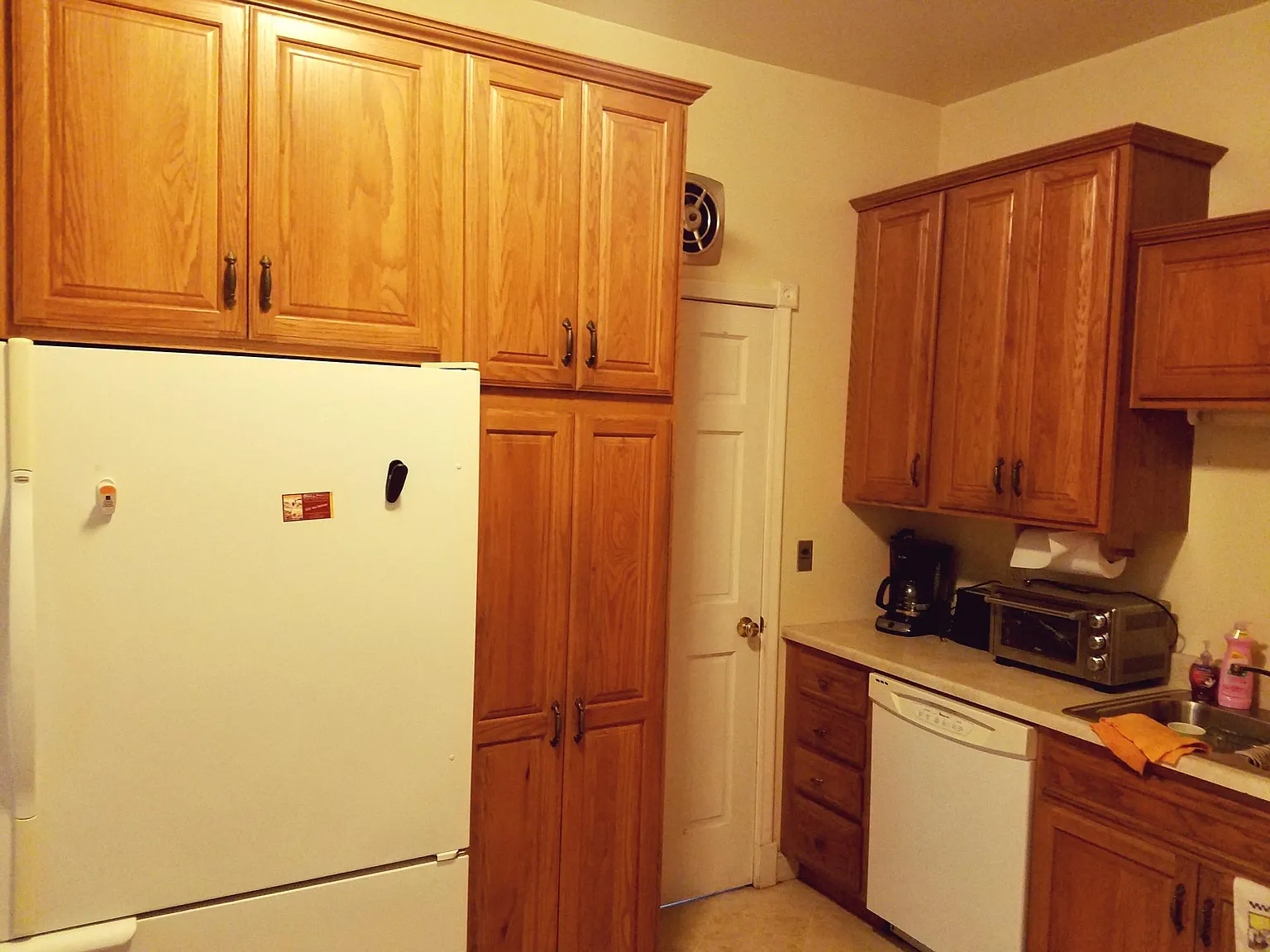 5 bed, 2100 sqft, $2,600 — Photo 4