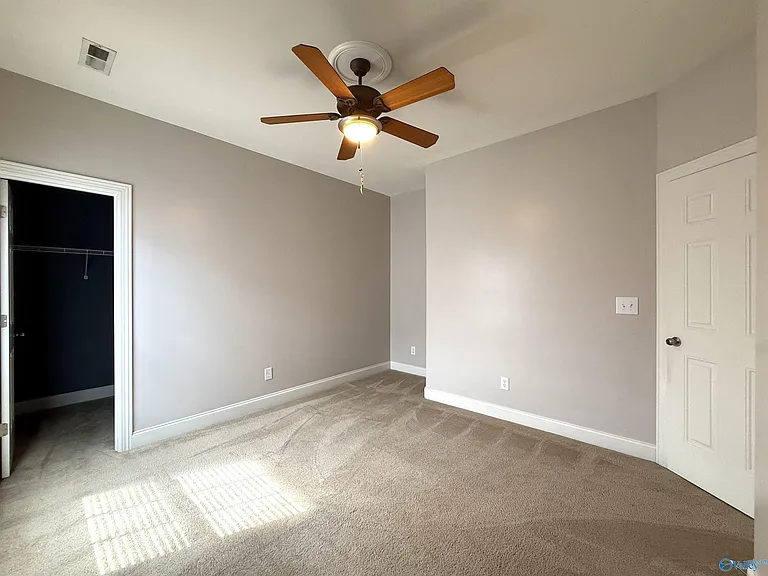 225 Pennsylvania Ave — Photo 20
