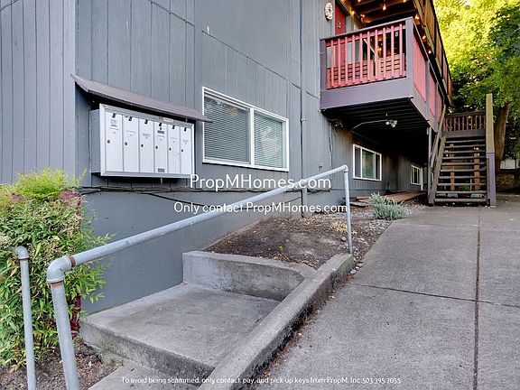 3rd image of 3225 SE Alder Ct #6
