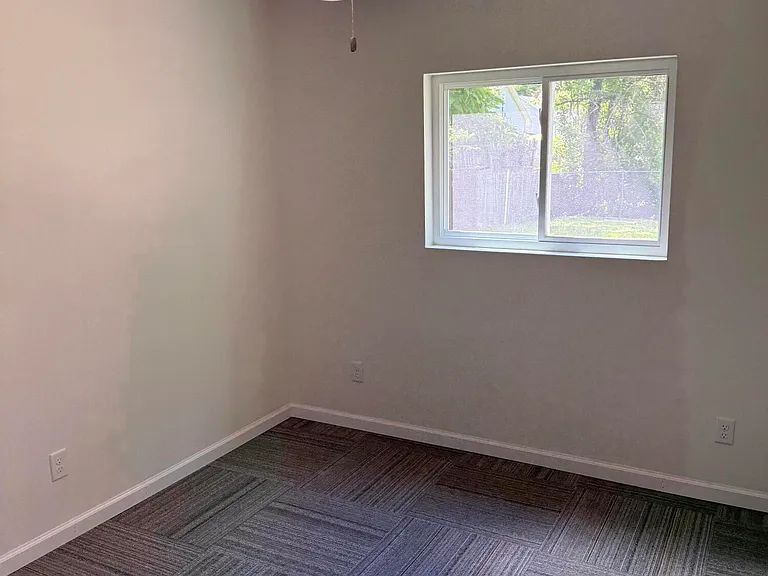 410 W Benton St — Photo 14
