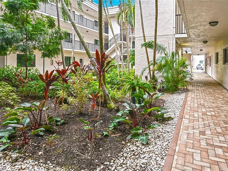 788 Park Shore Dr #G17 — Photo 8