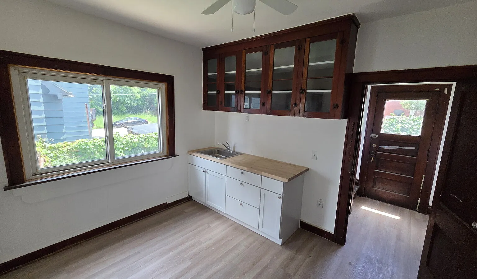 2 bed, 1.0 bath, $1,025 — Photo 4