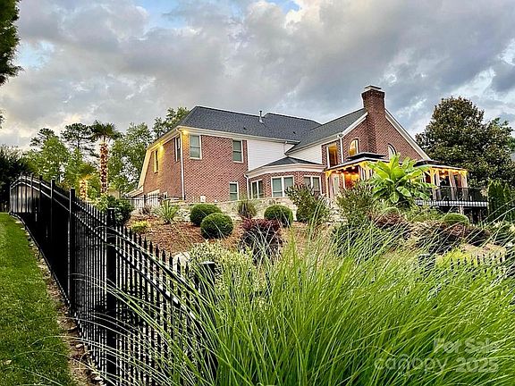 5th image of 1901 Benjamin Dr