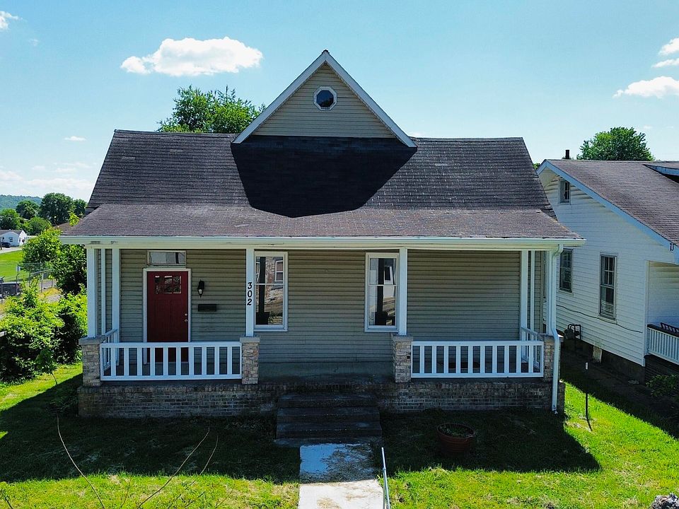 1st image of 302 Commerce St