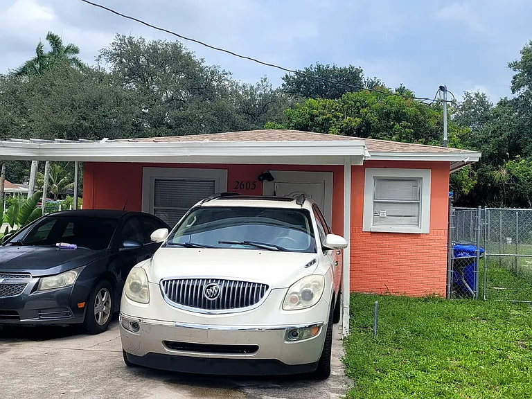 2605 Jackson St — Photo 1