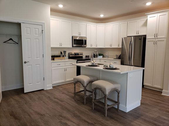 3rd image of 200 Chapel Ct #211