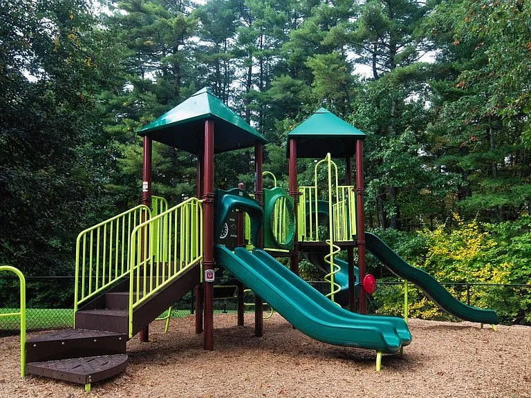 eaves Wilmington playground