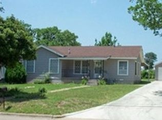 449 S 1st St, Hewitt, TX 76643