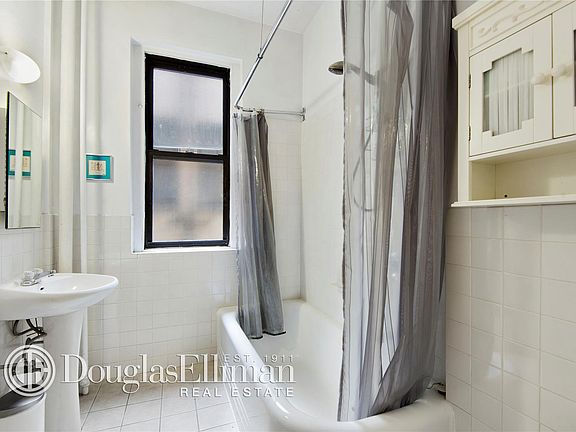 5th image of 205 W 54th St APT 7B