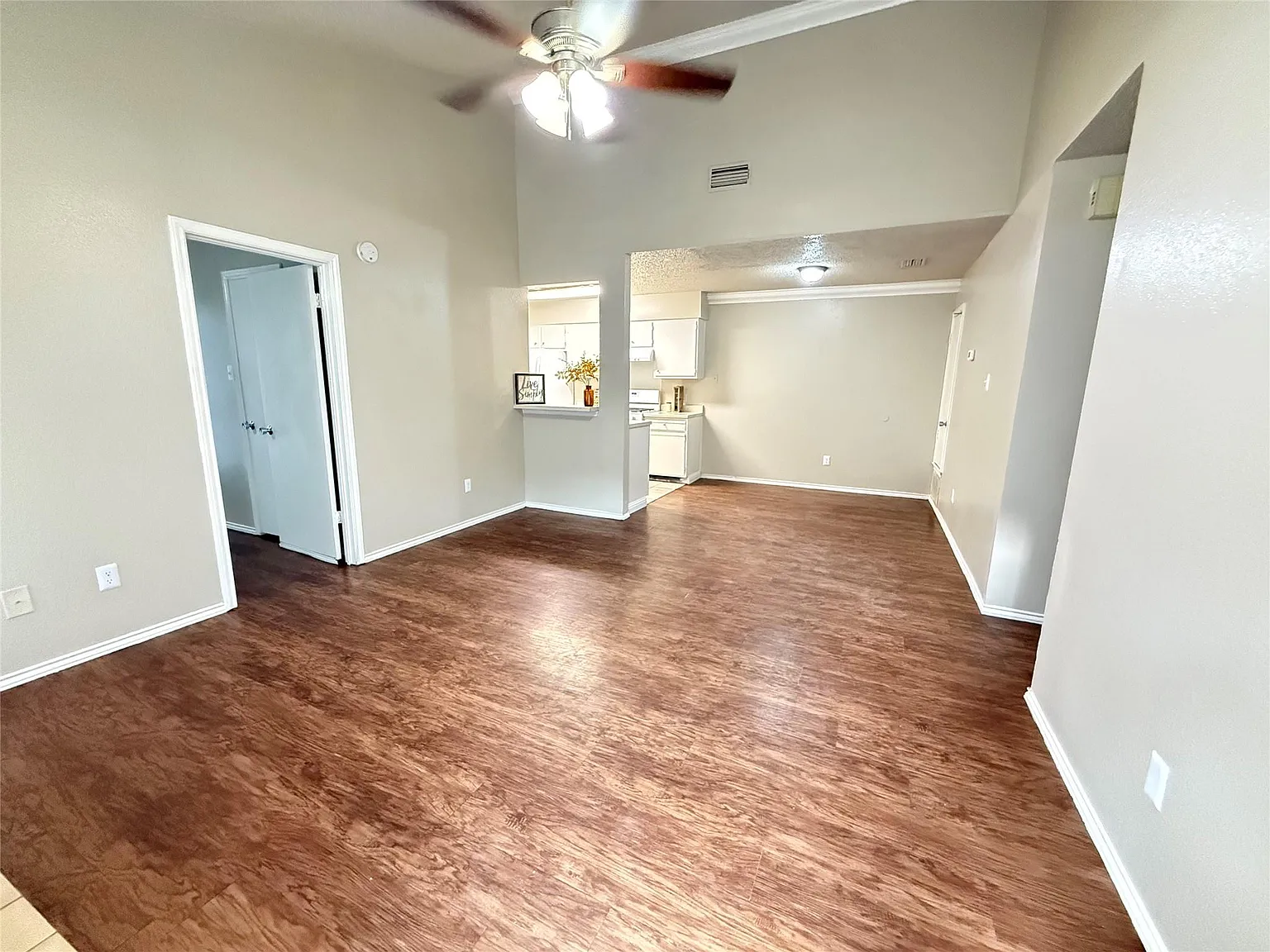 3 bed, 2.0 bath, 1106 sqft, $1,575 — Photo 2