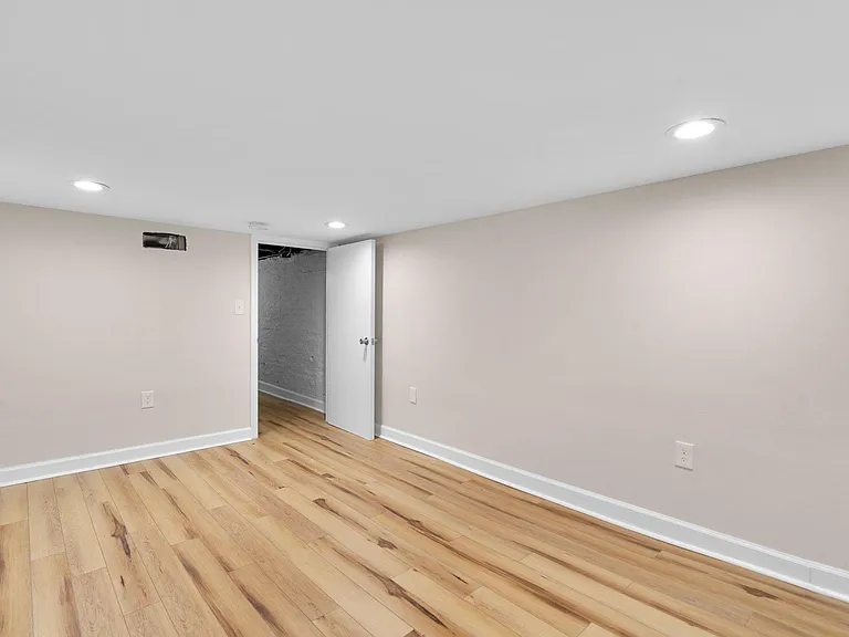 428 N Patterson Park Ave — Photo 6