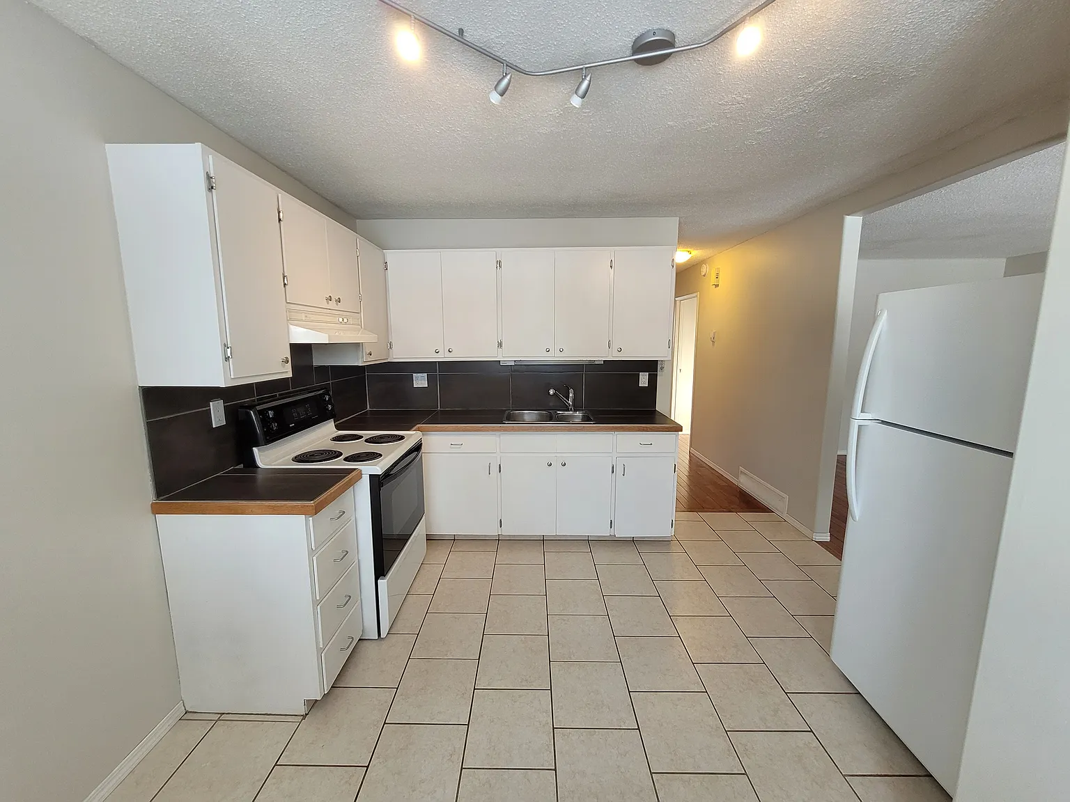 203 Campion Crescent — Photo 4