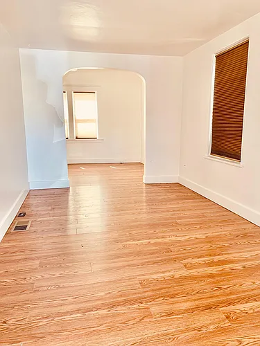 1039 Watt St Photo 1