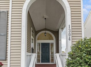 1304 N Bay Dr, Ann Arbor, MI 48103