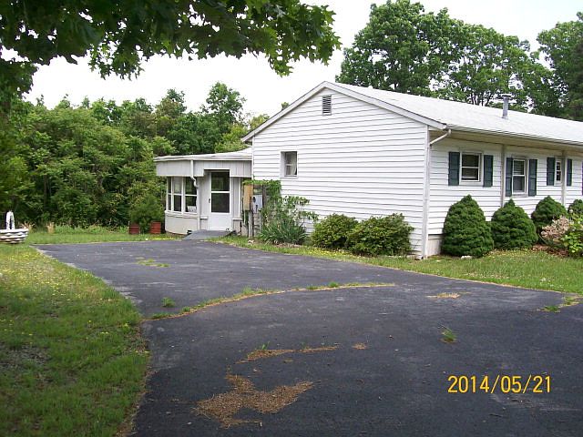 2nd image of 2420 Gallows Rd