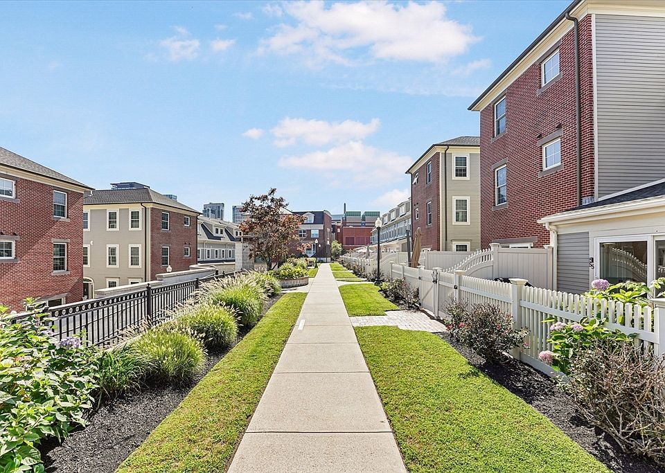 1st image of 55 Chelsea St Unit 55