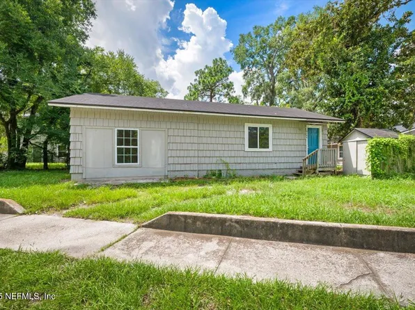9742 HIGHLAND Avenue N, Jacksonville, FL 32208