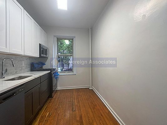 5th image of 105 Pinehurst Ave APT 22