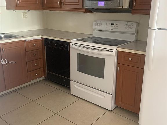 3rd image of 9351 Fontainebleau Blvd APT B412