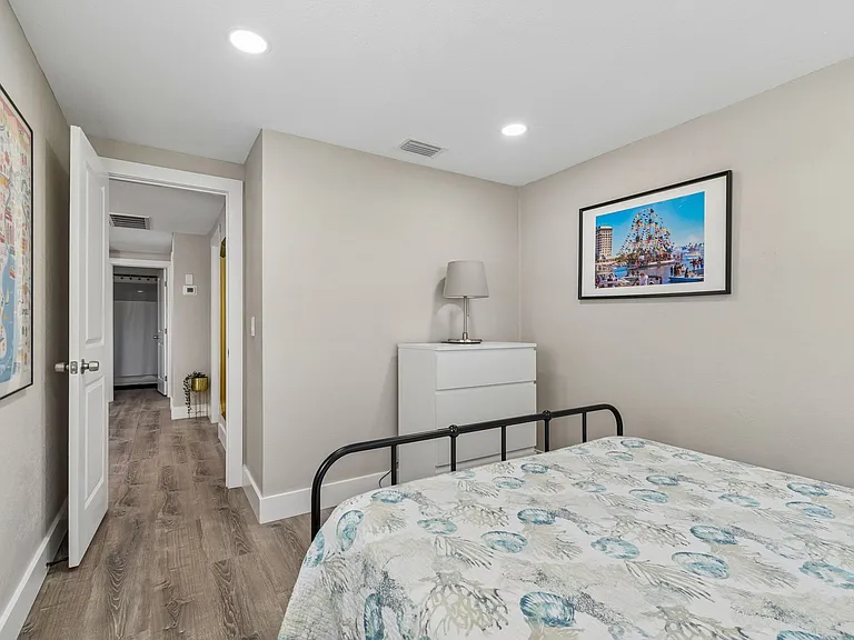 4906 W Cleveland St — Photo 28