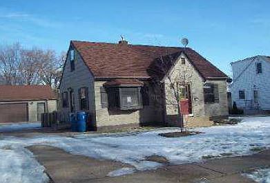 4th image of 153 Arion St E