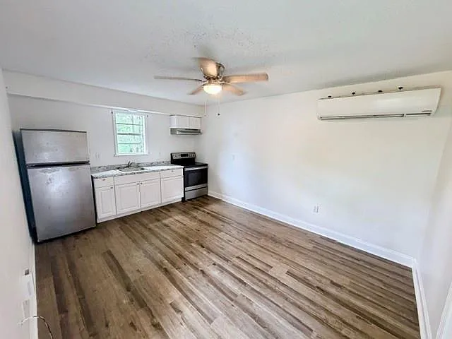 800 S Holly St #C — Photo 2