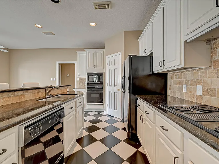 14303 Reissen Ln — Photo 13