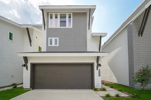 7609 Victory Reserve St Photo 1
