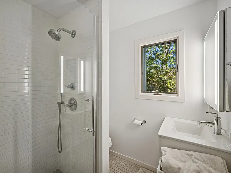 22 Bryan Rd — Photo 13