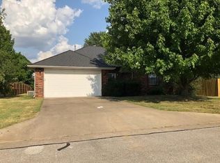 736 S Duke Ave, Springfield, MO 65802