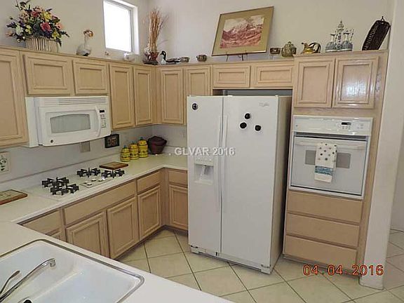 3rd image of 10617 Cedar Creek Ave