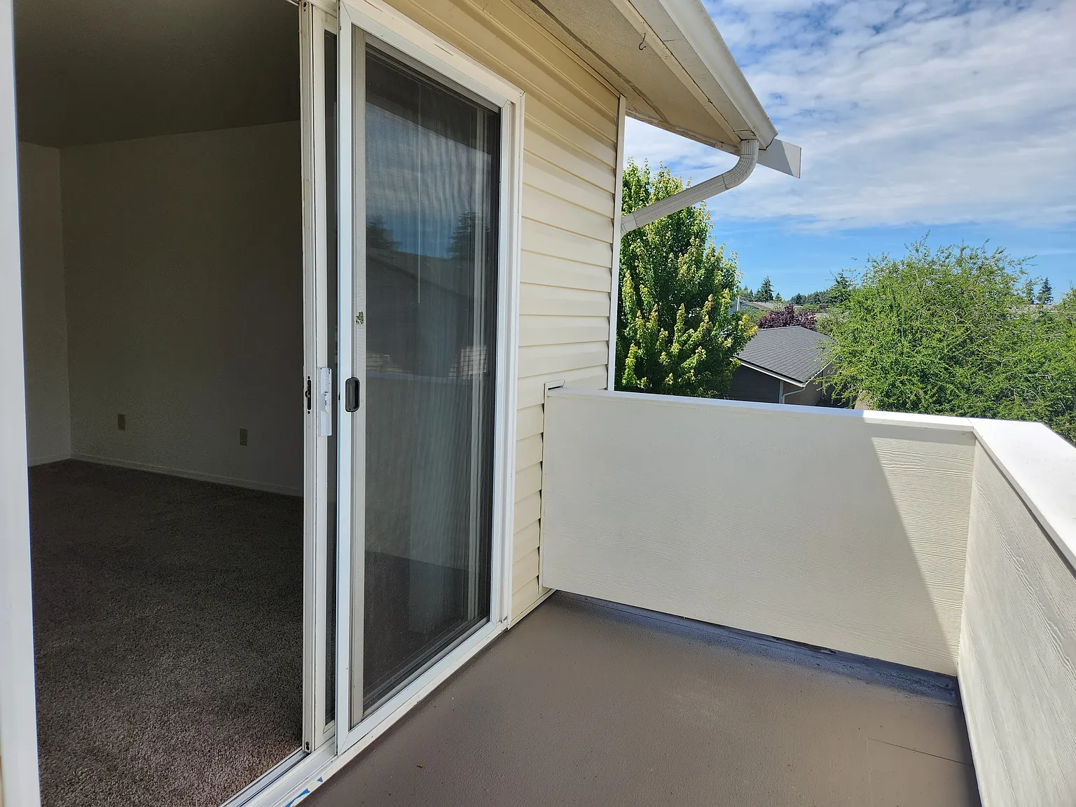 2 bed, 1000 sqft, $1,550 — Photo 3