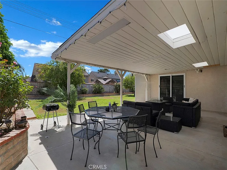 10018 Cozycroft Ave — Photo 29