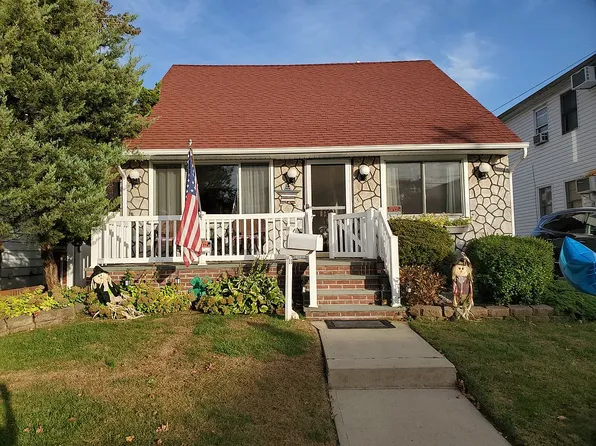 1733 150th St, Whitestone, NY 11357