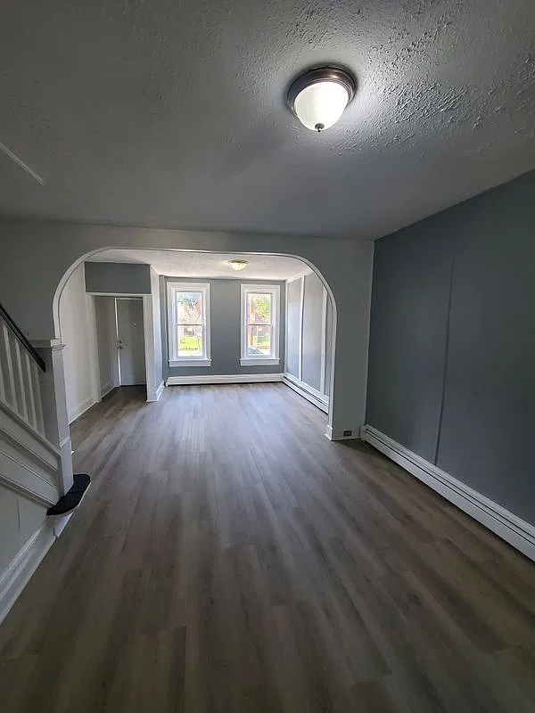 4 bed, 1.0 bath, 1344 sqft, $2,100 — Photo 3