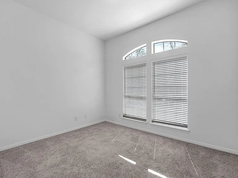 5805 Windy Knoll Ln — Photo 13