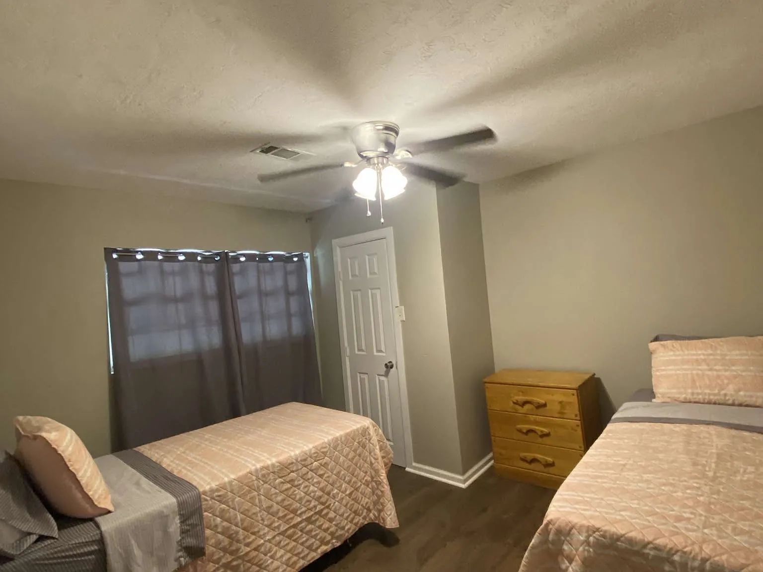4 bed, $4,200 — Photo 2