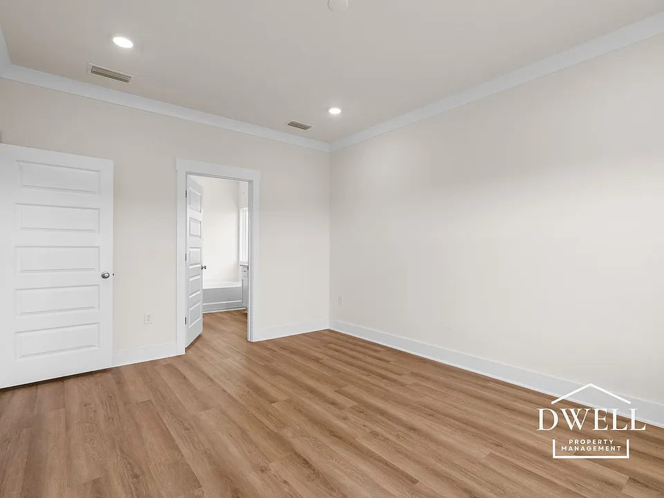 1009 Hayward Loop