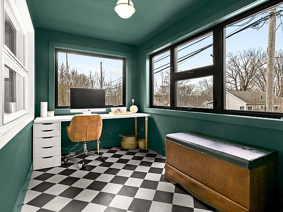 4th image of 6484 Roslyn Rd W