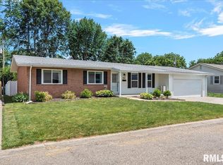 406 Pendik Rd, Jacksonville, IL 62650